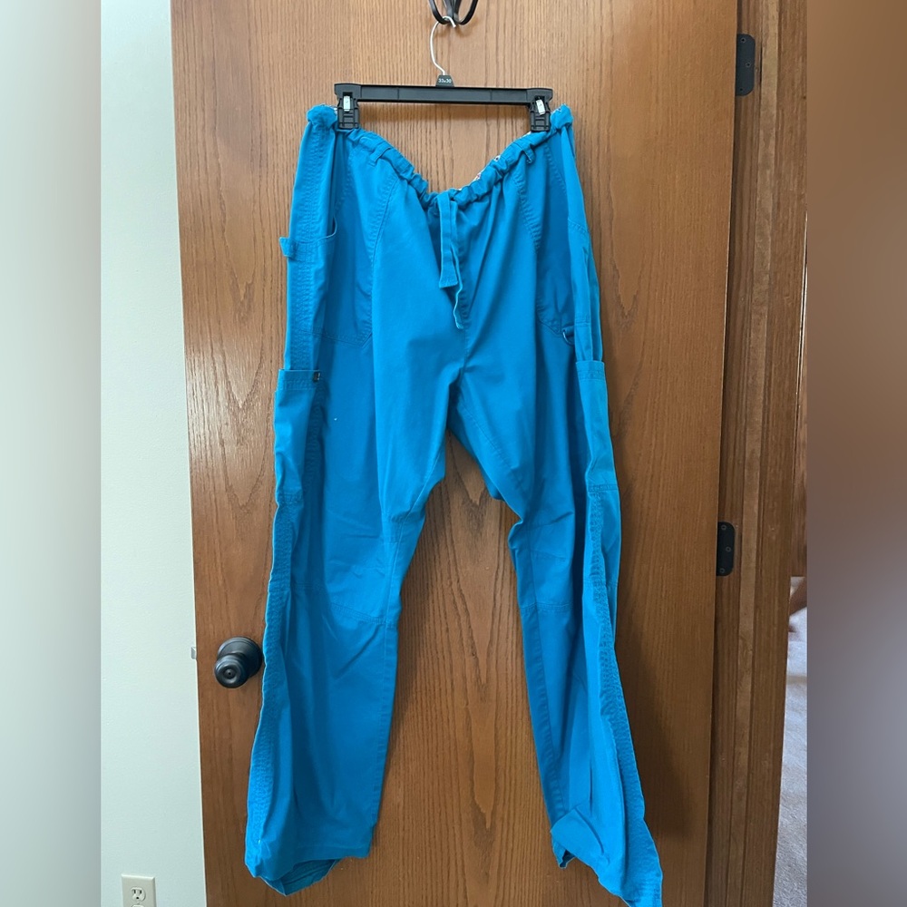 067 Koi 3X Tall cargo style scrubs. Lots of pockets. Turquoise blue.